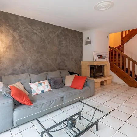בית נופש Alpiloc - Town House With Garden And Winter Lounge